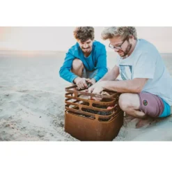 Höfats Feuerkorb Cube, Rostig -Online Camping Angebote cube feuerkorb hoefats grill korb hocker rostig campinfhocker 1000 3 22340