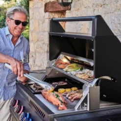 Outdoorküche Napoleon OASIS Compact 105 Mit BIG32-1 Und Einbau Sizzle Zone, Mattschwarz -Online Camping Angebote napoleon oasis compact 105 mattschwarz big32 sizzle zone safety glow drehregler warmhalterost 1000 11 28162