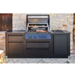 Outdoorküche Napoleon OASIS Compact 105 Mit BIG32-1 Und Einbau Sizzle Zone, Mattschwarz -Online Camping Angebote napoleon oasis compact 105 outdoor kitchen big32 safety glow drehregler muelleimerschrank wave edelstahlroste 1000 6 28162