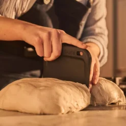 Ooni Teigwerkzeug-Set -Online Camping Angebote ooni teigschaber zum zerteilen des pizzateiges auf der arbeitsflaeche 1000 8 27755