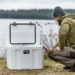 Petromax Schlossplatte Mit Flaschenöffner Für Kühlbox -Online Camping Angebote petromax schlossplatte mit doppelfunktion schutz und flaschenoeffner in einem kuehlboxzubehoer 1000 3 27973