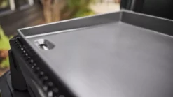 Weber SLATE GP56 Premium Gasgrill - Black | Ausstellungsstück 20 Weber SLATE GP56 Premium Gasgrill - Black | Ausstellungsstück -Online Camping Angebote schwarzer griddle premium gasgrill weber slate gp56 dual zone hitze porzellanemaillierte grillflaeche 1000 8 27741