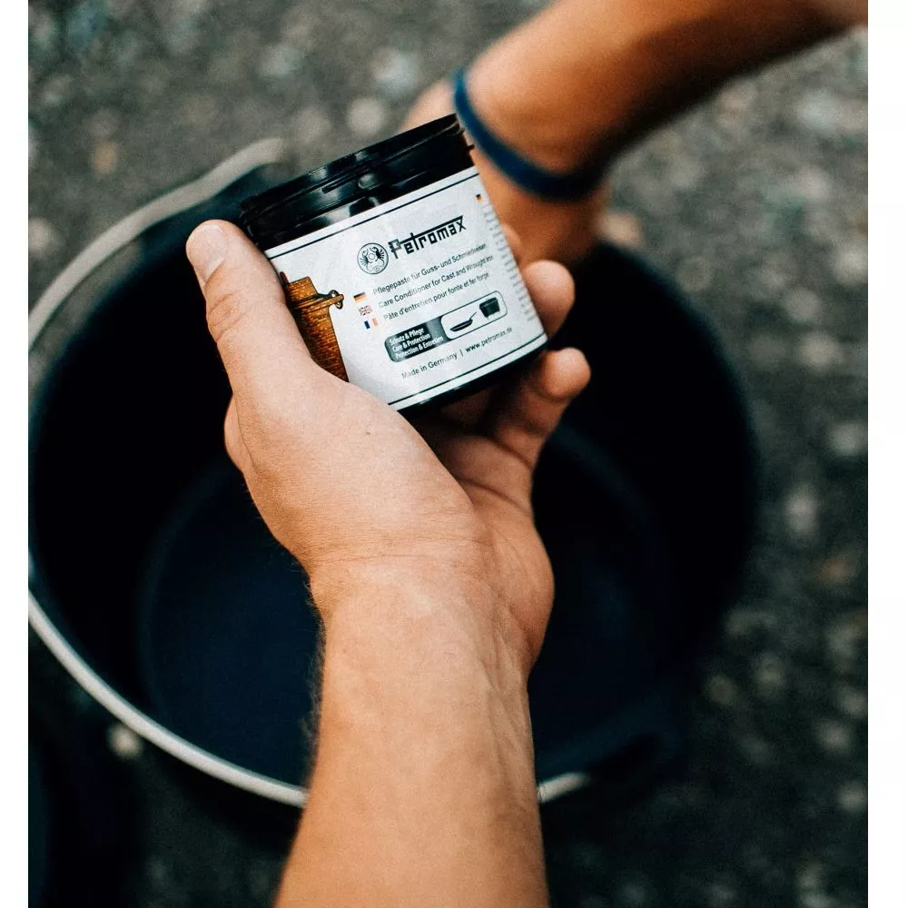 Petromax Einbrenn-und Pflegepaste Für Feuertöpfe 5 Petromax Einbrenn-und Pflegepaste Für Feuertöpfe – Bild 3