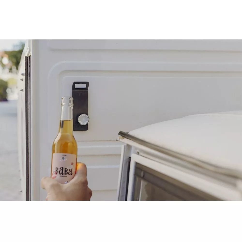 Höfats JOHNNY CATCH Magnet Flaschenöffner, Schwarz 6 Höfats JOHNNY CATCH Magnet Flaschenöffner, Schwarz – Bild 4